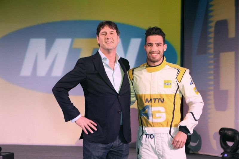 O Philip Van Dalsen με τον  μοναδικό Κύπριο οδηγό αγώνων αυτοκινήτων Φόρμουλα Ευτύχιο  Έλληνα